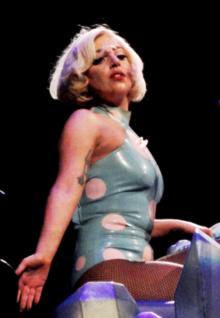 Ο κύριος λόγος που η Lady Gaga έχει ξεχωρίσει δεν είναι μόνο οι ξεχωριστές και πολλές φορές περίεργες εμφανίσεις της αλλά αυτό που τραβάει τους θαυμαστές της και