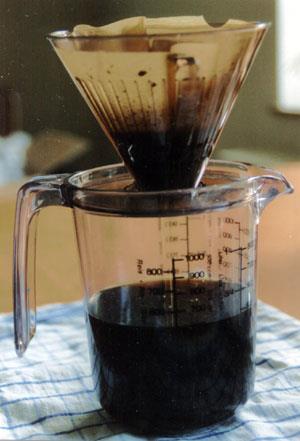 Αιωρήματα όπως ο καφές διηθούνται εύκολα για την απομάκρυνση των σωματιδίων.