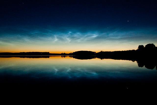 Εικόνα 6: Φωτεινά νέφη της νύχτας (noctilucent clouds).