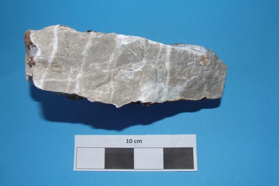 5.2.2 ΒΙΟΣΠΑΡΙΤΕΣ Μακροσκοπική Μελέτη Πρόκειται για ανοιχτού τεφρού χρώματος κρυσταλλικούς ασβεστόλιθους.