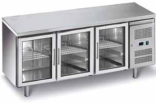Ανοξείδωτο ψυγείο πάγκος συντήρησης KARAMCO με ψυκτικό μηχάνημα. Τεχνικά χαρακτηριστικά: Σειρά 600. Βεβιασμένη κυκλοφορία αέρα. Ενσωματωμένο ψυκτικό μηχάνημα.