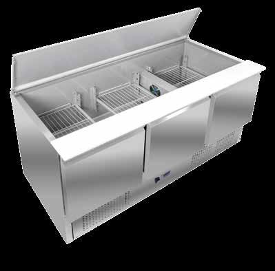 Ανοξείδωτο ψυγείο σαλατών KARAMCO. Τεχνικά χαρακτηριστικά: Χωρητικότητα πόρτας GN1/1. FREON R134A. CFC Free. Στατική με βεντυλατέρ.