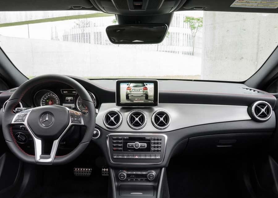 Mercedes GLA Βασικός κινητήρας βενζίνης ο 1.600 turbo των 156 ίππων της GLA200. 0-100 σε 8,9, τελική 215, κατανάλωση 5,9, CO2 137.
