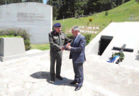 επικεφαλής το Διοικητή της Σχολής, στην ιστορική πόλη των