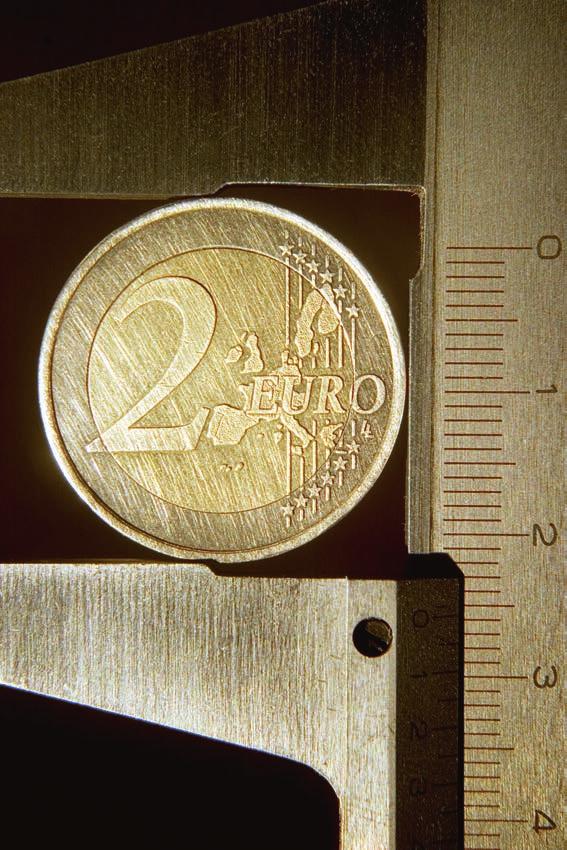 Ο ΟΙΚΟΝΟΜΙΑ Του Δημήτρη Γιαννακόπουλου Σκηνικό ρευστότητας ΣΥΝΘΉΚΕΣ ΈΝΤΟΝΗΣ ΠΟΛΙΤΙΚΉΣ ΡΕΥΣΤΌΤΗΤΑΣ ΠΡΟΚΑΛΟΎΝ ΤΑ ΣΥΝΕΧΉ ΜΈΤΡΑ ΟΡΙΖΌΝΤΙΑΣ ΜΕΊΩΣΗΣ ΤΩΝ ΣΥΝΤΆΞΕΩΝ, ΤΗΝ ΏΡΑ ΠΟΥ Η ΦΟΡΟΛΟΓΊΑ ΚΑΙ ΤΟ ΕΧΘΡΙΚΌ