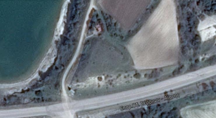 Εικόνα 2 : Γεωγραφική φωτογράφιση σημείου τοποθέτησης του παρατηρητηρίου(κόκκινο χρώμα) και χώρου στάθμευσης (με πράσινο χρώμα) από το