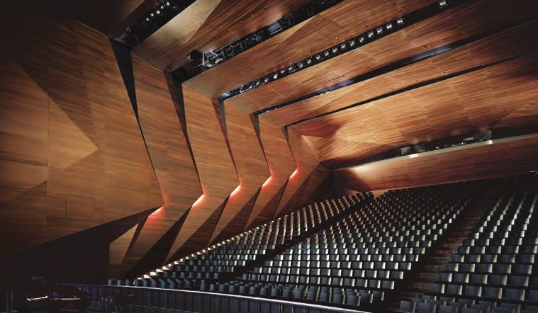 ΤΕΧΝΙΚΕΣ ΣΕΛΙΔΕΣ Τρισδιάστατη επένδυση οροφής και τοίχων από ξύλινα πετάσματα σε συναυλιακό χώρο στο Erl της Αυστρίας. Αρχιτέκτονες: Delugan Meissl Associated Architects.