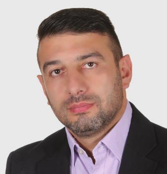 Αυτοεργοδοτούμενος στον τομέα των κατασκευών και ανακαινίσεων. Διετέλεσε έφορος πετόσφαιρας στον Αχιλλέα Καϊμακλίου.