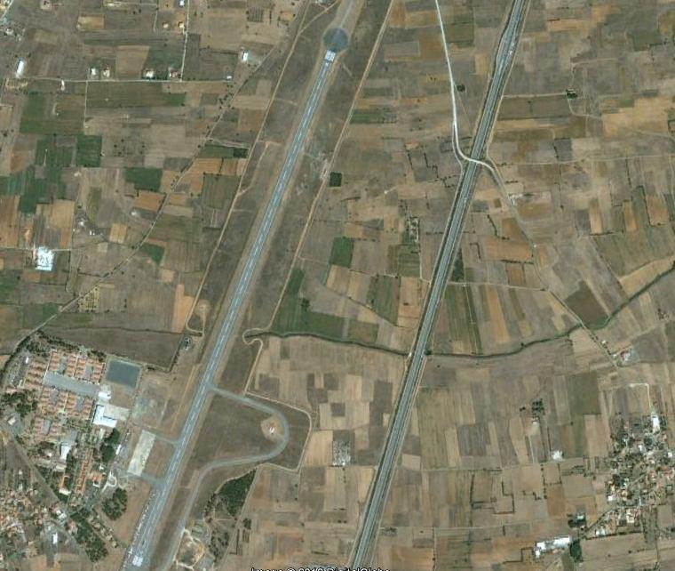 Σχήμα 12: Φωτογραφία αεροδρομίου Τρίπολης Αερολιμένας Ανδραβίδας Γενικά στοιχεία Κωδικός ICAO: LGAD Κωδικός IATA: (GVD & PYR) Πολιτική χρήση: Κρατικός Αερολιμένας [κλειστός] (έργα υπό κατασκευή για