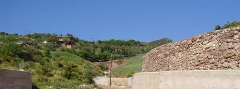 Μετά τις κατολισθήσεις του 2001 έχει γίνει εγκιβωτισµός της κοίτης του συγκεκριµένου ρέµατος στο µεγαλύτερο µήκος του στα