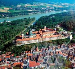Από τις πιο όμορφες μητροπόλεις της Ευρώπης, βρίσκεται στην καρδιά της Κεντρικής Ευρώπης συνδεόμενη με τις γειτονικές χώρες μέσω του ποταμού Δούναβη.
