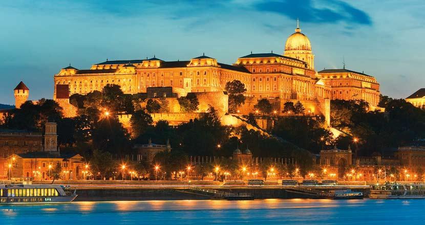 Στην περιοχή του λόγου του Πύργου, μπορεί κανείς να επισκεφτεί εκτός από το Ανάκτορο των Αψβούργων, το Μουσείο Ιστορίας της Βουδαπέστης, την κρήνη του Ματθία, το Θέατρο του Πύργου, το Ανάκτορο Σάντορ