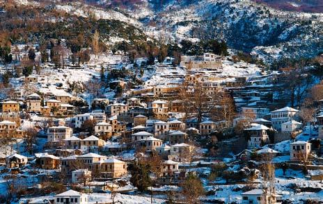 Συνεχίζουμε για Κλεισούρα επίσκεψη στο μοναστήρι Γενέθλιου Θεοτόκου. Άφιξη στην Καστοριά και τακτοποίηση στο ξενοδοχείο.