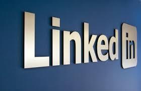 LINKEDIN To LinkedIn είναι ένα δίκτυο επαγγελματικών και όχι προσωπικών στοιχείων, όπως το Facebook, όπου ο κάθε ενδιαφερόμενος μπορεί να ανεβάσει τα βιογραφικά του στοιχεία (όπως ακριβώς στο