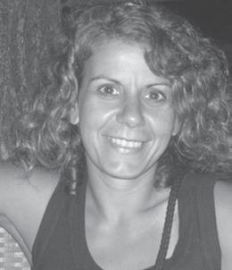 Συνήθισα χωρίς δουλειά, χωρίς λεφτά, χωρίς κέφι, χωρίς φίλους, μιας και ο καθένας ήταν εγκλωβισμένος στα δικά του προβλήματα. Άνεργη σχεδόν πέντε χρόνια, πήρα τη μεγάλη απόφαση: ξανά στα θρανία.