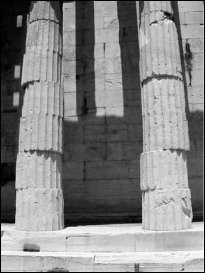 1999 (Πηγή: Bottari, 2005) δ) Κολώνα σε παράλληλη πτώση στην αρχαία πόλη Cibyra της