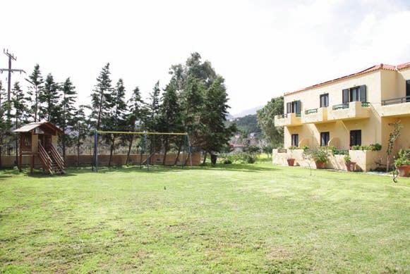 ΜΑΘΗΤΙΚΗ ΣΤΕΓΗ ΚΑΡΔΑΜΥΛΩΝ Το όραμα μετουσιώνεται σε πράξη ΤΟ 2013, η οικογένεια του καπετάν Παναγιώτη Ν.