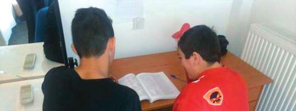 Εκπαίδευση Οι μαθητές της Στέγης φοιτούν στις σχολικές μονάδες των Καρδαμύλων που περιλαμβάνουν Γυμνάσιο, Γενικό Λύκειο και Επαγγελματικό Λύκειο με κατευθύνσεις στους τομείς της οικονομίας και της