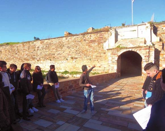 Επιπρόσθετα, οι μαθητές έχουν τη δυνατότητα να συμμετέχουν στις δραστηριότητες αθλητικών συλλόγων των Καρδαμύλων και της Χίου.