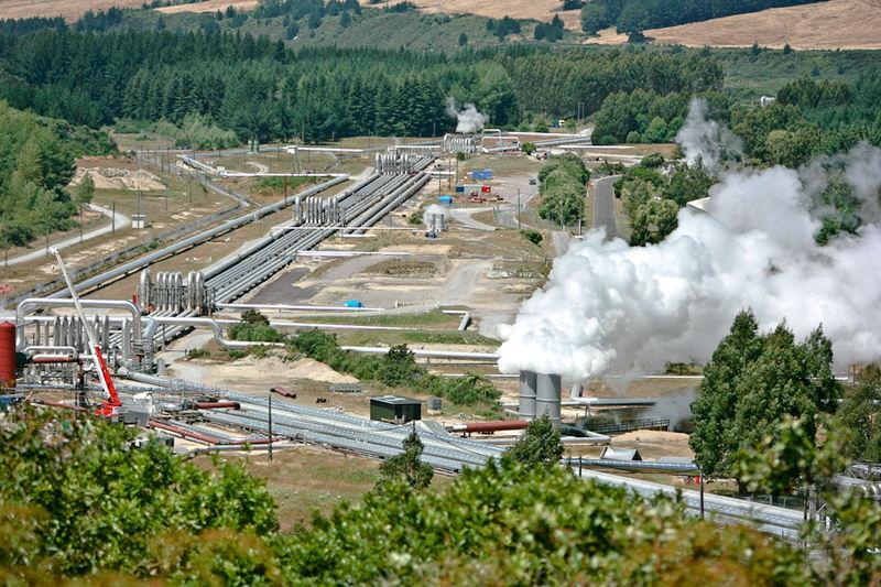 Ανάκτηση διοξειδίου του άνθρακα (CO2). Σχήμα 1.6 Γεωθερμικό εργοστάσιο παραγωγής ηλεκτρικής ενέργειας στη Ν. Ζηλανδία (Πηγή: https://commons.wikimedia.