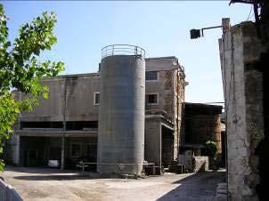 Χρήσεις γης Ένα από τα πιο ενδιαφέροντα χαρακτηριστικά της Πειραιώς είναι η ικανότητά της να αποτυπώνει στον χώρο την εκάστοτε τρέχουσα κοινωνικοπολιτική κατάσταση των Αθηναίων.