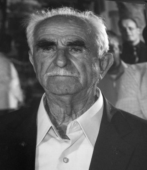 ανταμώσει τη γυναίκα του και τα τρία παιδιά του με τη συνείδηση ήσυχη ότι σ αυτή ζωή έκανε το χρέος του ως άνθρωπος, οικογενειάρχης και κοινοτάρχης.
