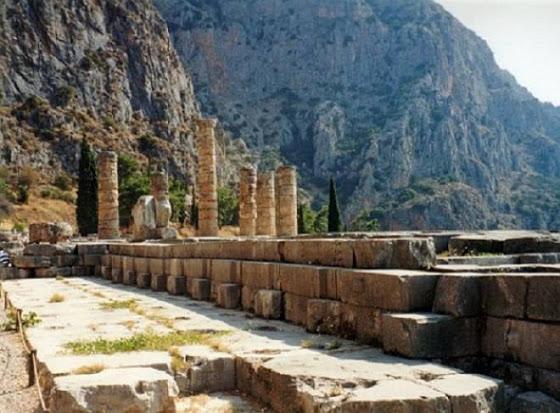 ΕΘΕΛΟΝΤΙΣΜΟΣ ΣΤΗΝ ΕΛΛΑΔΑ Στην Ελλάδα μια πρώιμη μορφή του εθελοντισμού θα μπορούσαν να χαρακτηριστούν οι αμφικτιονίες, που ήταν ένας θρησκευτικός, κοινωνικός και πολιτικός σύνδεσμος των αρχαίων