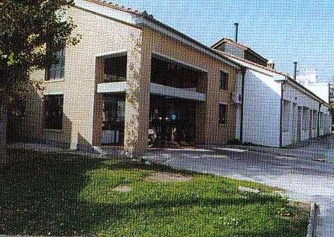 επιφάνεια 371 τ.µ. και οικόπεδο 922 τ.µ. Η µελέτη επανάχρησης συντάχθηκε από την αρχιτέκτονα Λουίζα Κονέ το 1995. Το κτίριο του.ο.υ.κ., πρώην εργοστάσιο στρυχνόκαρπου (αρχείο Η.Κ.Ι.) γ.