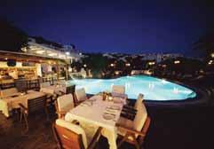 Διαθέτει εστιατόριο, wi-fi, πισίνα με μπαρ και 25 καλαίσθητα διακοσμημένα δωμάτια με μαγική θέα στη Θάλασσα.
