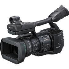 4.3 ΕΠΙΛΟΓΗ ΚΑΜΕΡΑΣ Η επιλογή της κάμερας αποτελεί ένα ζωτικό στάδιο στην επεξεργασία και ποιότητα της ταινίας (όπως επίσης και στο κόστος). Για την ταινια μας χρησιμοποιήθηκε η κάμερα ΕΧ-1 της Sony.