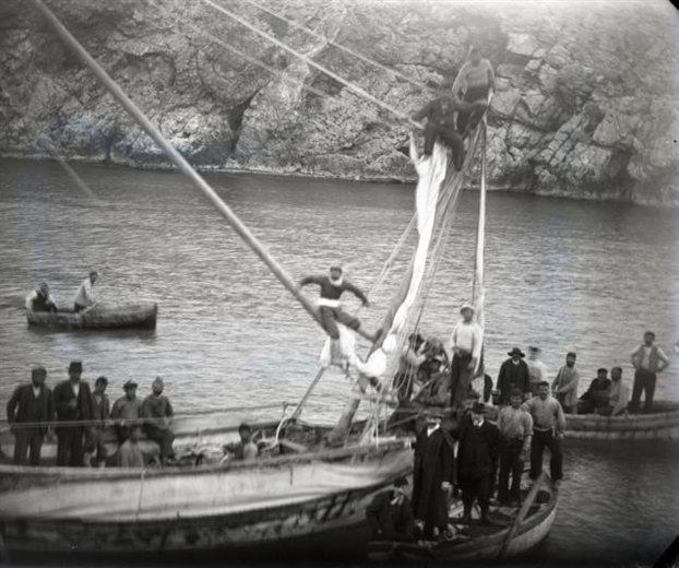 Μετά από αυτό οι δύτες κατάλαβαν ότι ήταν ανάγκη να συνεχιστούν οι εργασίες και χάρη και στην ιδιαίτερη αμοιβή που τους υποσχέθηκε ο κ.
