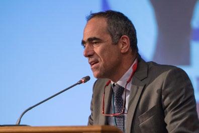 Παπαδόπουλο, ο οποίος απένειμε επίσης το βραβείο του Χρυσού Διονύσου