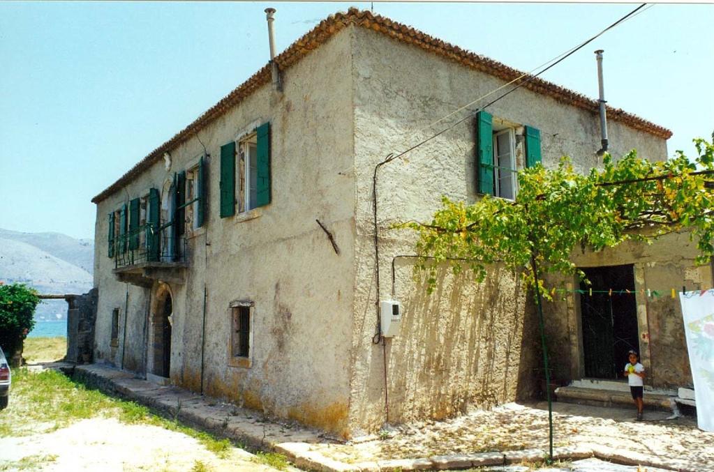 Livieratos, S., 014. 1 building 300 years and 3 earthquakes.