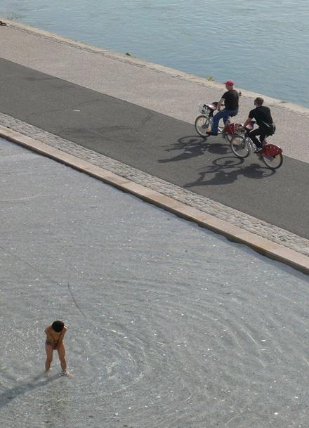 et dans la ville. De repenser, également, le rapport de la voirie aux bâtiments et aux ambiances urbaines.» (Passagers) Εικ. 55 : Moncey Garibaldi. Ανακτήθηκε στις 10 /11/ 2015 από passagersdesvilles.