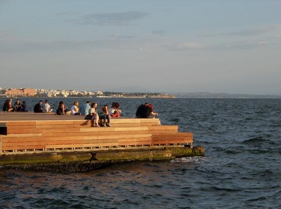 Η οργάνωση των πολυαισθητηριακών προκλήσεων βασίζεται στον συνδυασμό των κατασκευαστικών, λειτουργικών, αισθητών και συμβολικών ποιοτήτων των υλικών.
