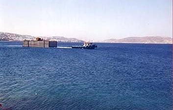 [Mei, 1983] Από τους υπολογισμούς που παρατίθενται στο Παράρτημα προκύπτει ότι το caisson του έργου μας για να είναι ευσταθές κατά τη διάρκεια της ρυμούλκησής του θα πρέπει να γεμισθεί με έρμα νερού