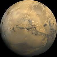 Το Ηλιακό Σύστημα 21 Άρης Γνωστός και ως κόκκινος πλανήτης. Η φαντασία των ανθρώπων τον ήθελε από παλιά να κατοικείται αλλά πρόσφατες αποστολές έδειξαν ότι δεν υπάρχει ίχνος ζωής στον πλαν'ητη.