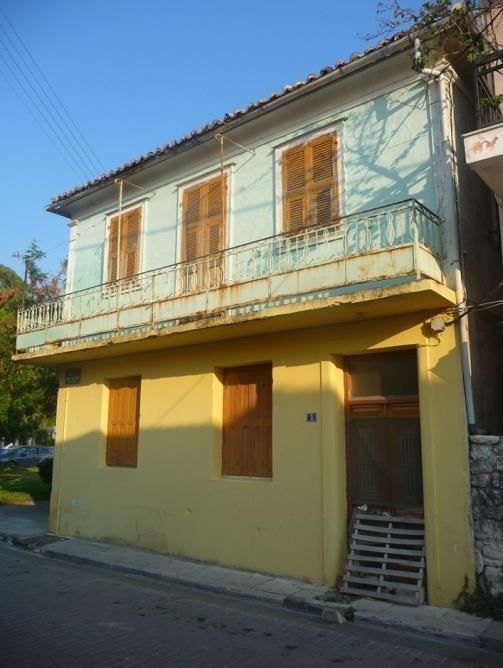 Κτίρια αυτού του τύπου υπάρχουν μέχρι τριώροφα και λειτουργούν ως κατοικίες, επαγγελματικοί χώροι ή ακόμα και για τη στέγαση διαφόρων