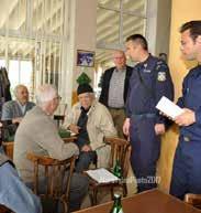 Το τελευταίο διάστημα όλο και συχνότερα, παρατηρείται το φαινόμενο της εξαπάτησης ηλικιωμένων από επιτήδειους, τόσο τηλεφωνικά όσο και με επισκέψεις σε οικίες ζητώντας χρήματα για δήθεν οφειλές