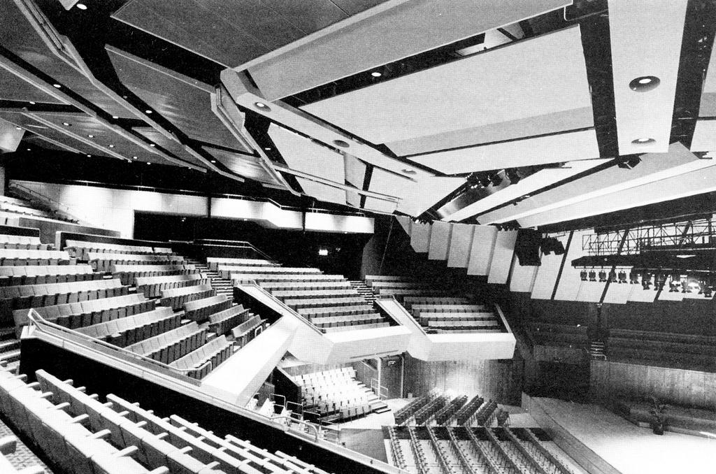 (3 από 3) Άλλες εφαρμογές: Σχήμα 5.9 Hexagon Theatre, Reading Aγγλίa. Έτος 1977, 1500 άτομα. Αρχ/των: R.