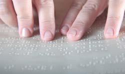 Η επινόηση της γραφής Braille Η πρώτη απόπειρα να χρησιµοποιηθεί συνδυασµός κουκίδων (στιγµών) για την αναπαράσταση των χαρακτήρων του αλφαβήτου,
