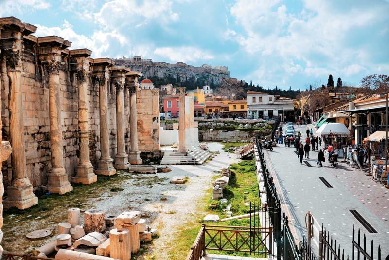 τείχους. H Bιβλιοθήκη υπέστη πολλές φθορές, καθώς από τον 11ο-12 αι. μ.x.