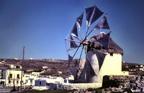 ΚΕΦΑΛΑΙΟ 2 ΑΙΟΛΙΚΑ ΠΑΡΚΑ & ΑΝΕΜΟΓΕΝΝΗΤΡΙΕΣ Επίσης, μία άλλη κύρια χρήση του αέρα για πάρα πολλά χρόνια, που συναντάται μέχρι και σήμερα, ήταν στα ιστιοφόρα πλοία (βλ. Εικόνα 2.