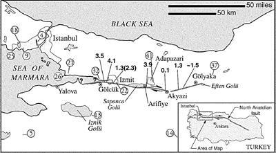ΚΕΦΑΛΑΙΟ 3 ΣΕΙΣΜΙΚΟΣ ΚΙΝΔΥΝΟΣ αντικρουόμενη αυτή παρατήρηση αποδόθηκε από τους συγγραφείς κυρίως στον τύπο της θεμελίωσης και τη δυσκαμψία της κάθε κατασκευής, καθώς και τη σχετική θέση καθεμίας ως