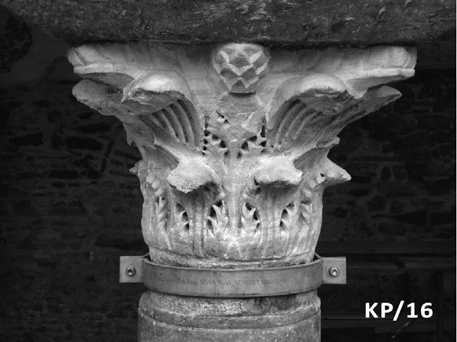 σε ενιαίο γλυπτικό σύνολο ενός άγνωστου πρωτοβυζαντινού κτηρίου της πόλης. Ενιαία ομάδα συνιστούν επτά κιονόκρανα (Εικ.