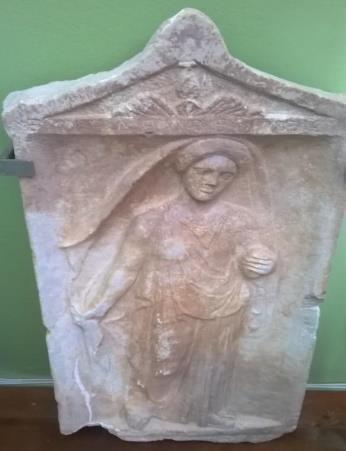 Δραστηριότητα 3η Η γυναίκα στην αρχαιότητα μέσα από την Αρχαιολογικη Συλλογή Θεσπιών Παρατηρήστε προσεκτικά την