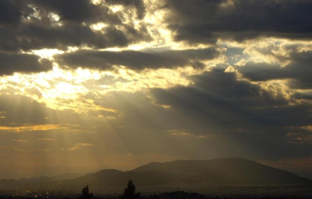 Τα δυο παιδιά κοιτάχτθκαν και μετά για κάποιο ανεξιγθτο λόγο, ξεκαρδίςτθκαν ςτα γζλια Ρζραςαν ϊρεσ, μζρεσ, εβδομάδεσ, μινεσ, χρόνια και οφτε θ Ζλλθ οφτε κι ο Λευτζρθσ ξαναπιγαν ςτο λιβαδάκι.