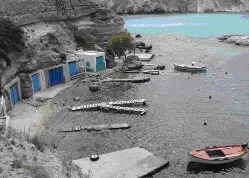 Ιδιοκτησιακό καθεστώς σε ένα μεταλλείο παρέχει το δικαίωμα αναζήτησης, εξόρυξης και εκμετάλλευσης των μεταλλευμάτων εξόρυξης.