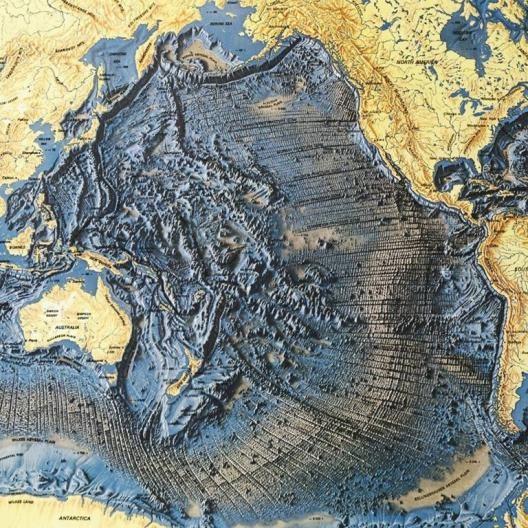 Ειρηνικός Ωκεανός Ασύμμετρος, σχεδον κυκλικός Ο μεγαλύτερος και αρχαιότερος ωκεανός Πύρινος Δακτύλιος: τάφροι, νησιωτικά τόξα, υποθαλάσσιες αλυσίδες Γεωγραφικό όριο Ειρηνικού/Ινδικού: Τασμανία (147 ο