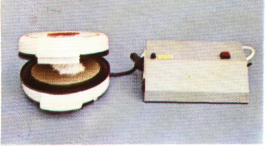σε ξηρή γλουτένη Σχήμα 12: Συσκευή ξήρανσης γλουτένης 4.5.2 Προσδιορισμός γλουτένης Ζυγίζονται 10gr αλεύρου και τοποθετούνται στο πλαστικό μπολ.
